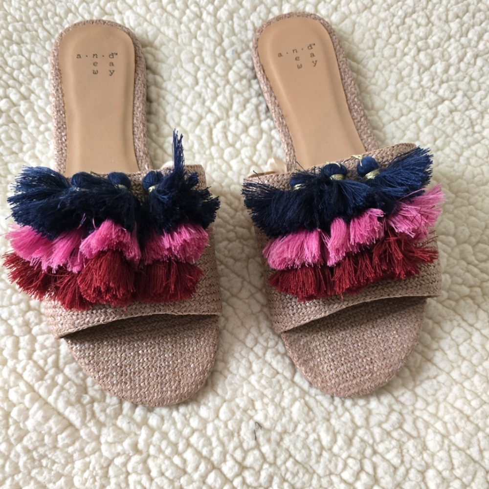 A New Day "Ayana" Raffia Tassel Slides size 7 1/2